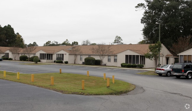Building Photo - The Arbors
