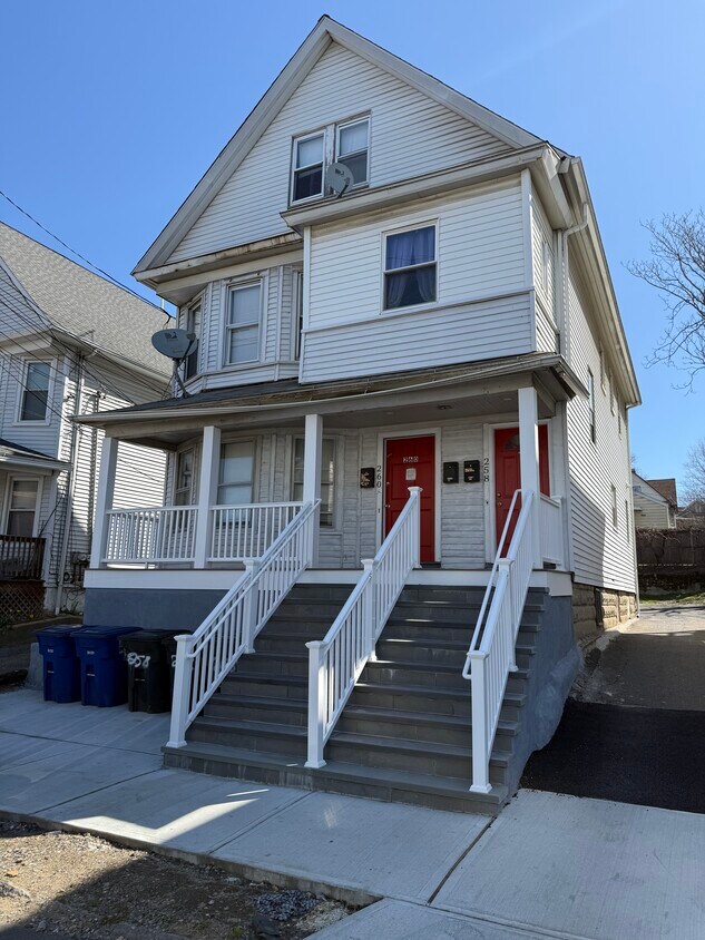 Primary Photo - 260 Sheridan St