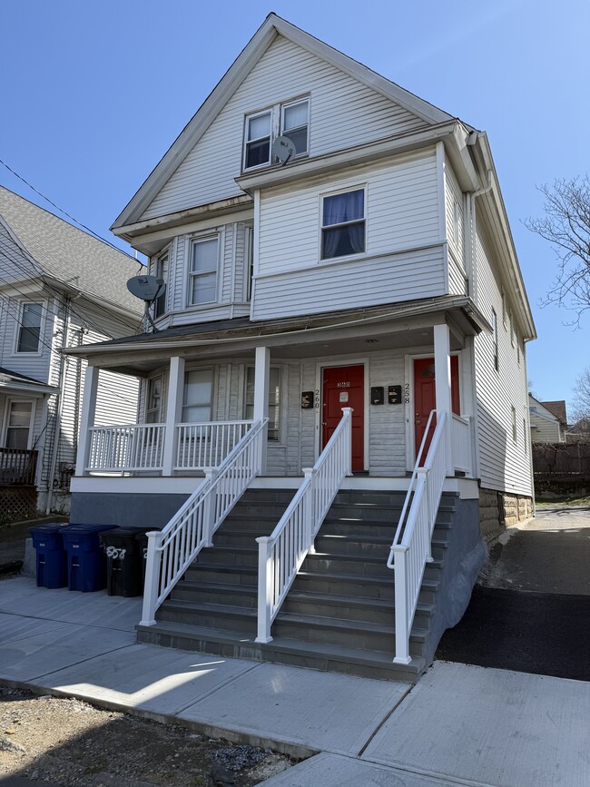 Building Photo - 260 Sheridan St