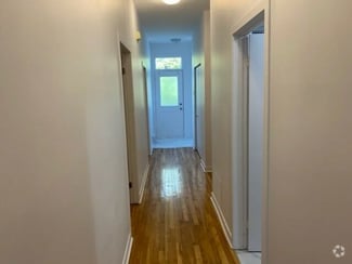 Building Photo - 5138 Av Papineau