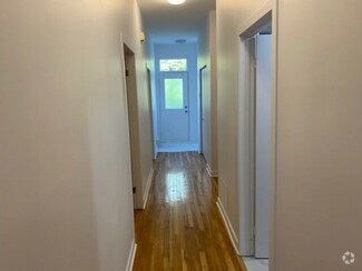 Building Photo - 5138 Av Papineau