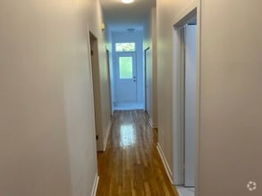 Building Photo - 5138 Av Papineau