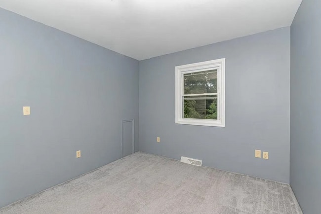 Building Photo - This charming house offers a cozy and comfortable living space.