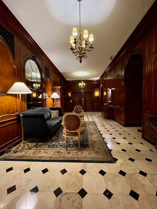 Foto del edificio - 2000 N Lincoln Park W