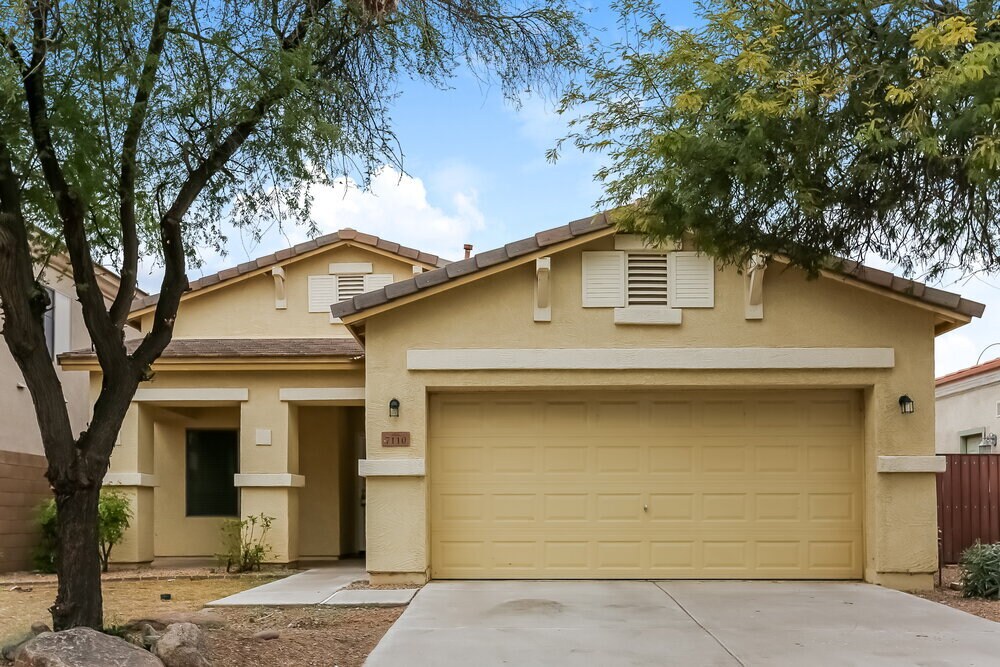Foto principal - 7110 W Globe Ave