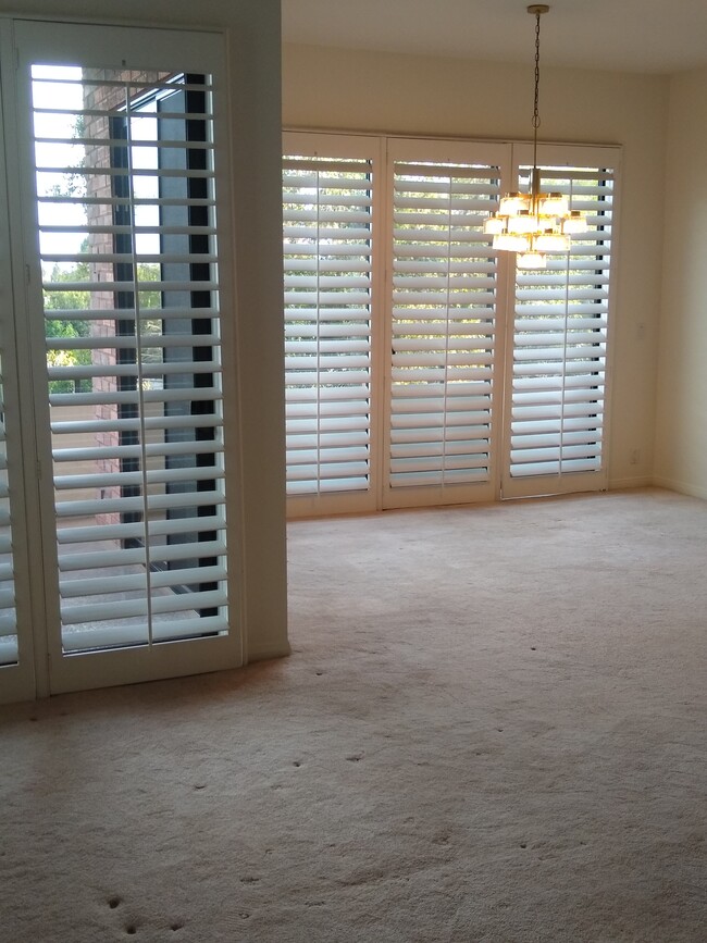 dining area - 1880 VETERAN Ave