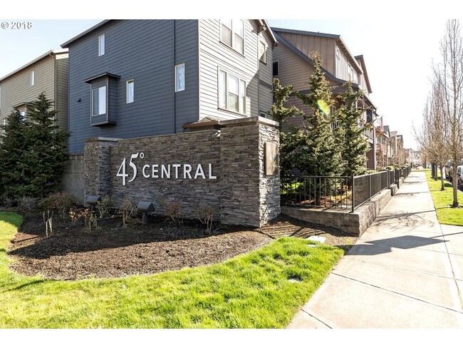 Building Photo - Cedar Hills 2 Bed 2 Bath Condo 2nd Floor w...