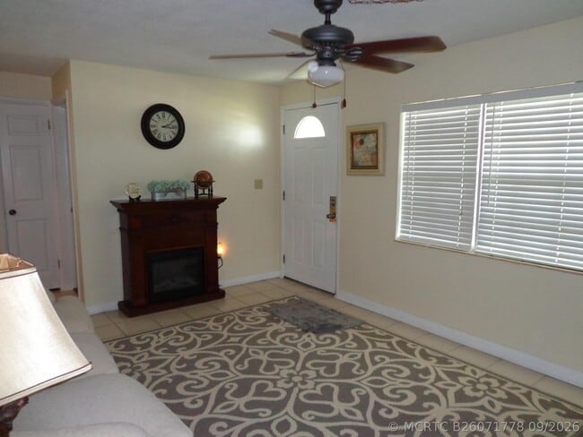 Building Photo - 11751 Oleander Dr