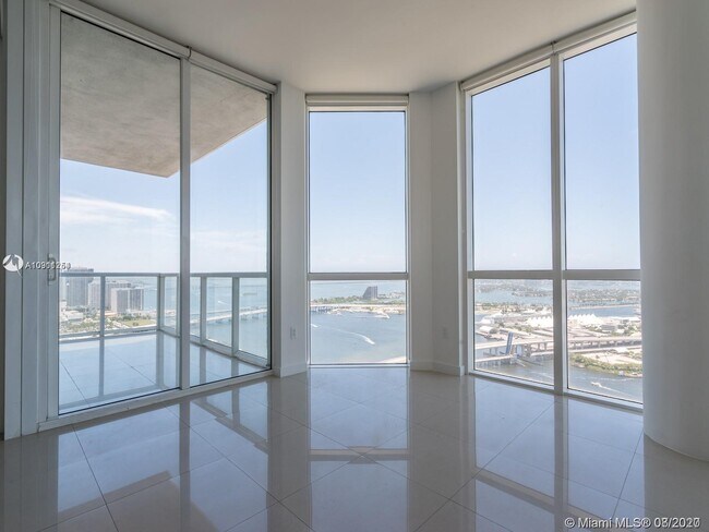 Foto del edificio - 244 Biscayne Blvd