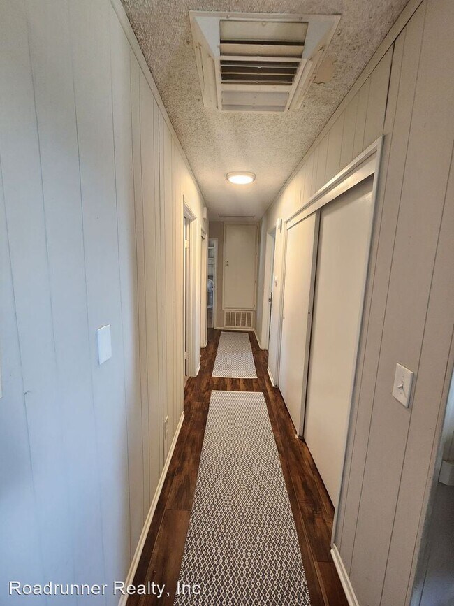 Foto del edificio - 3 br, 2 bath House - 5842 Halsey