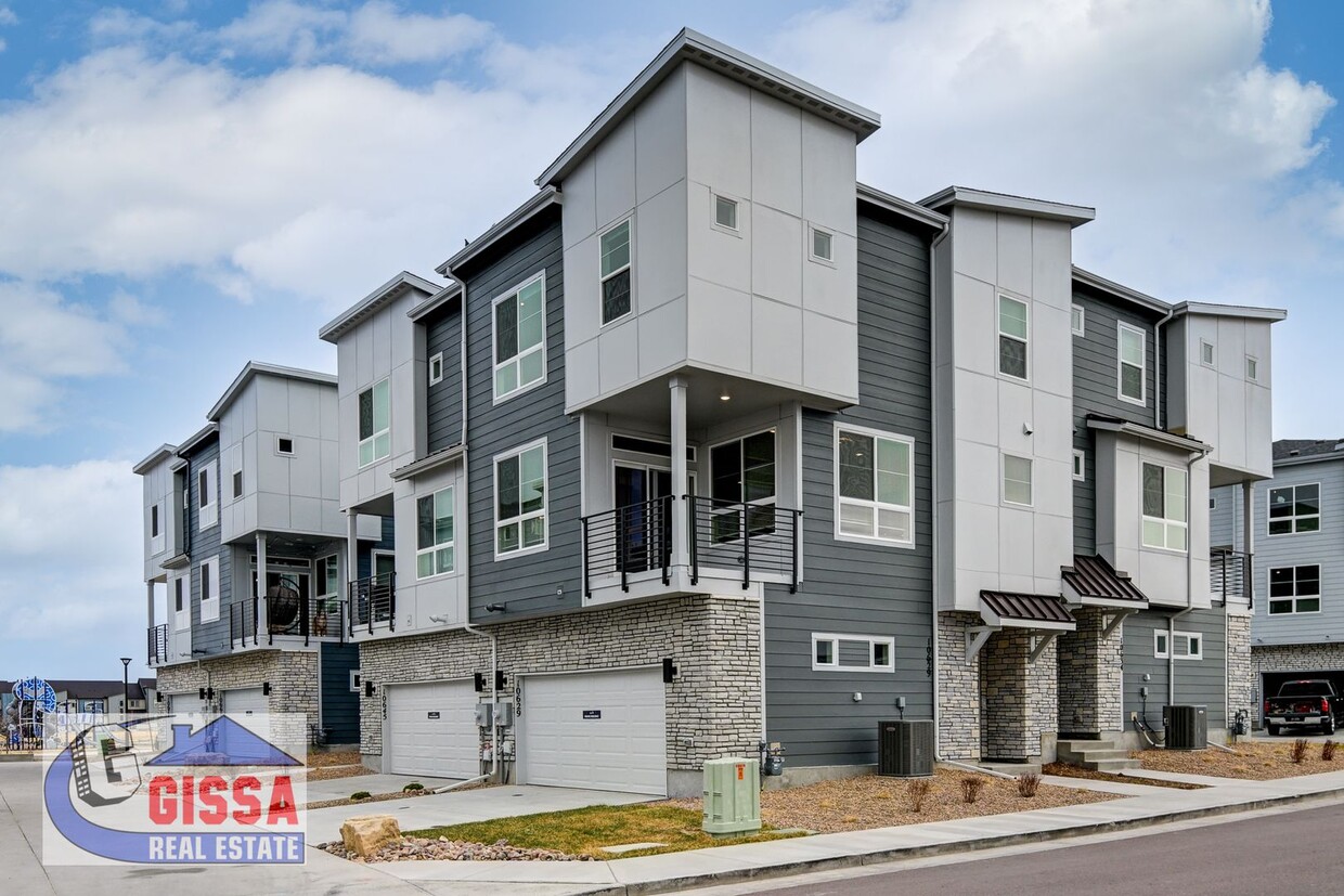 1.5 year old townhome with 3 bedrooms, 2 1/2 bathrooms, 2-car garage at Victory Ridge available NOW! - 1.5 year old townhome with 3 bedrooms, 2 1/2 bathrooms, 2-car garage at Victory Ridge available NOW!