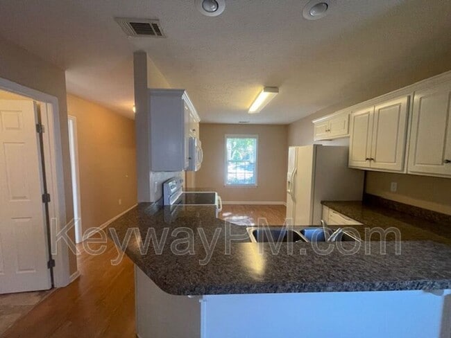 Building Photo - 208 Satomi Way
