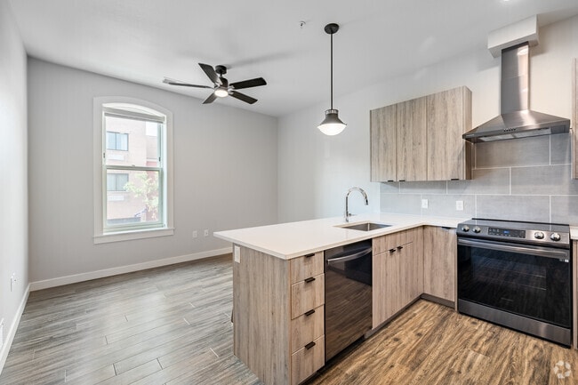 3BR, 2BA - 939SF - The Clear Creek Loft - Kitchen - The Avenue Lofts Golden