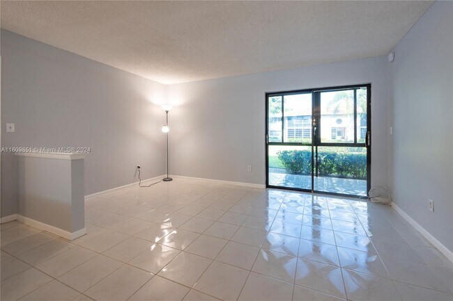 Building Photo - 10789 W Clairmont Cir