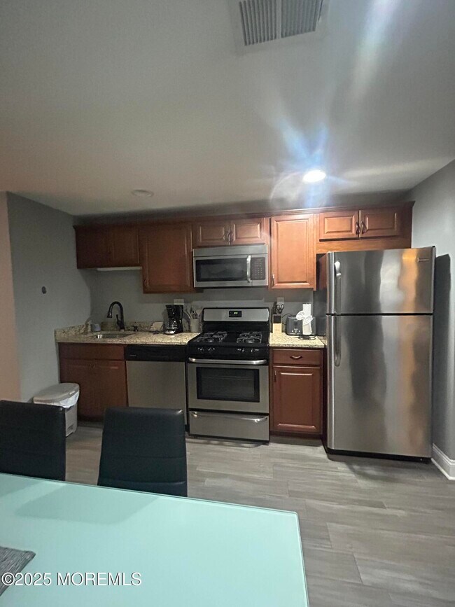 Foto del edificio - 1050 Ocean Ave