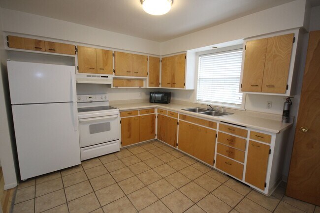 Foto del edificio - Well cared for East End Duplex