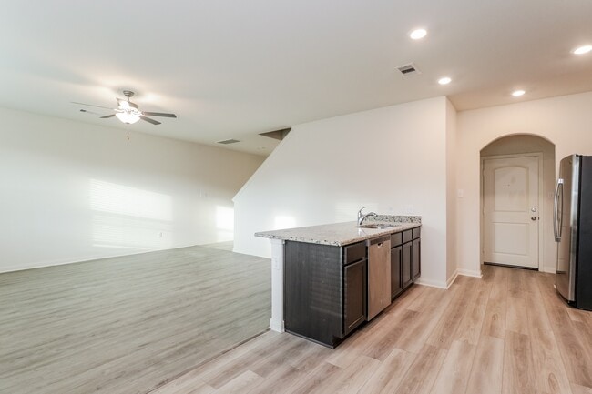 Building Photo - 23135 Shakespeare Dr