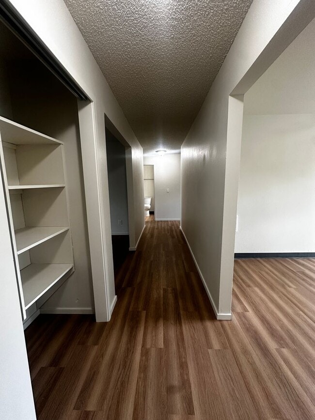 Building Photo - Spacious 3-Bedroom Apartment with Limited-...