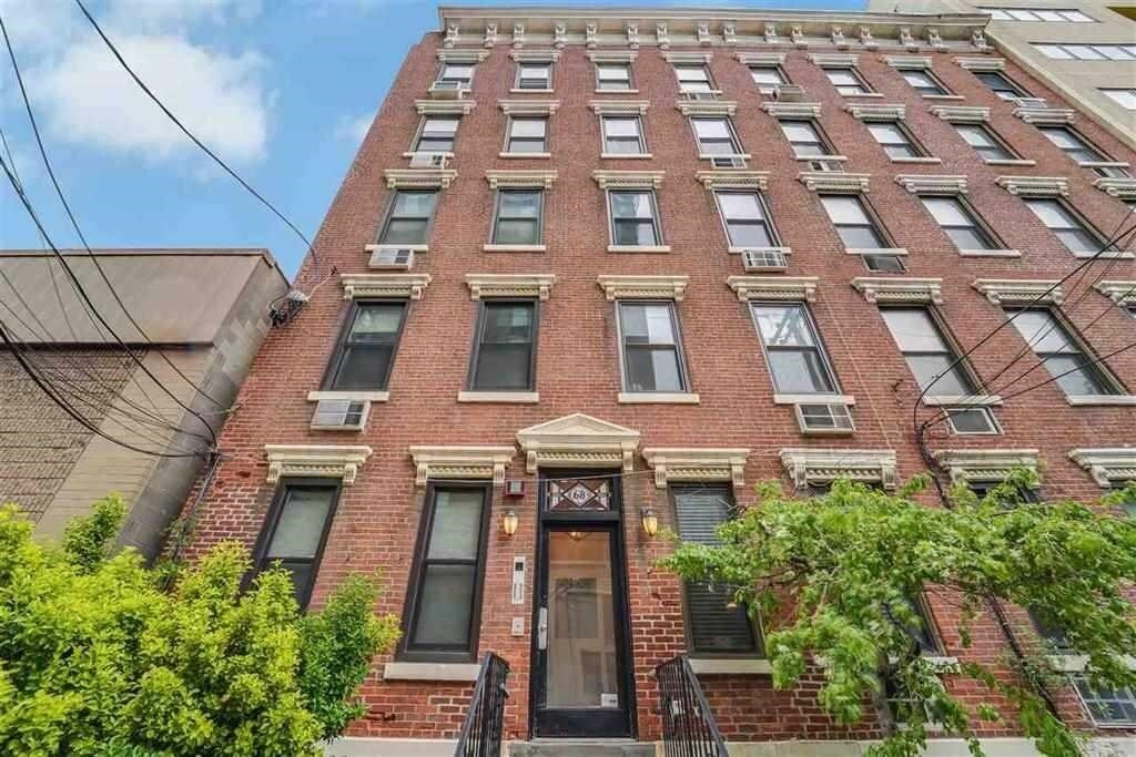 Primary Photo - 68 Park Ave