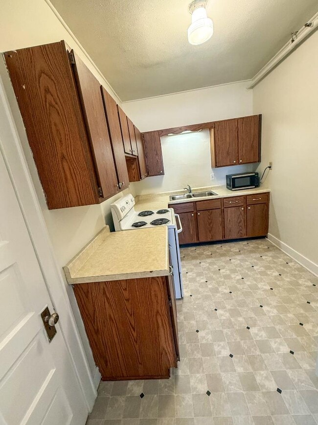 Building Photo - 10 1/2 N Minnesota St