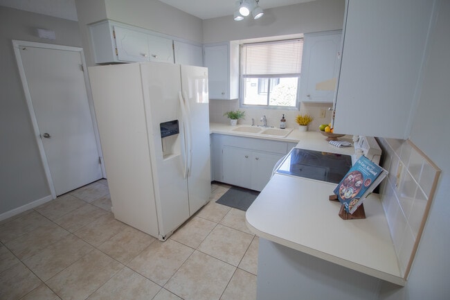 Kitchen - 6721 E McDowell Rd