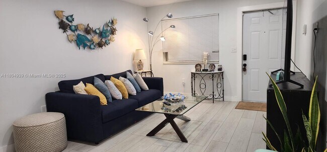 Foto del edificio - 17324 NW 74th Ave