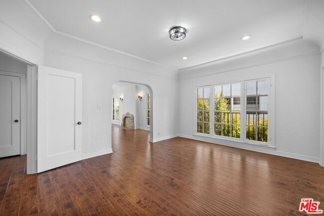 Building Photo - 123 S Orange Dr