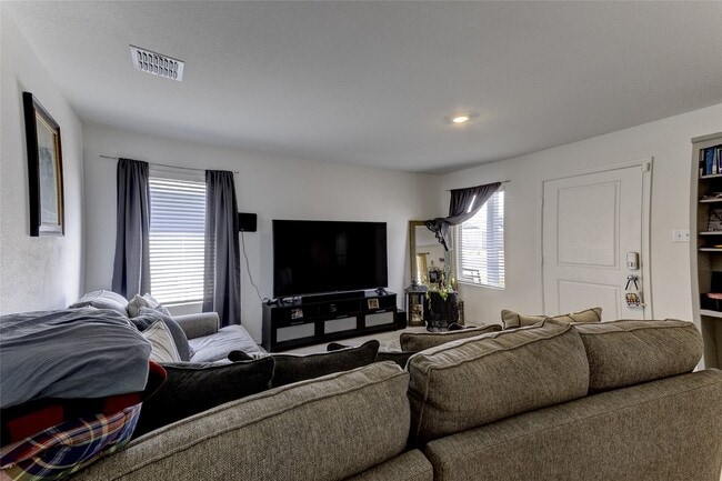 Foto del edificio - 5708 Manarchos Ln