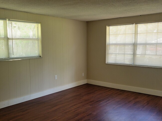 Building Photo - 5313 Oakwood Ct