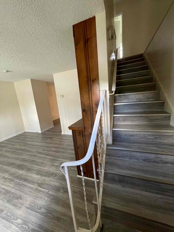 Foto del edificio - 351 Oak Dr