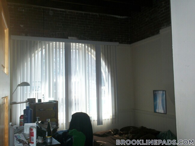 Building Photo - 25 St Marys Ct