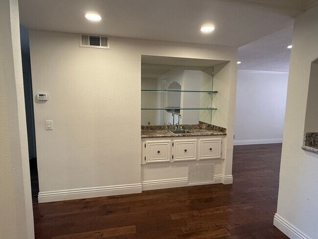 Foto del edificio - Elegant 3 Bedroom 2.5 Bath Townhome in the...