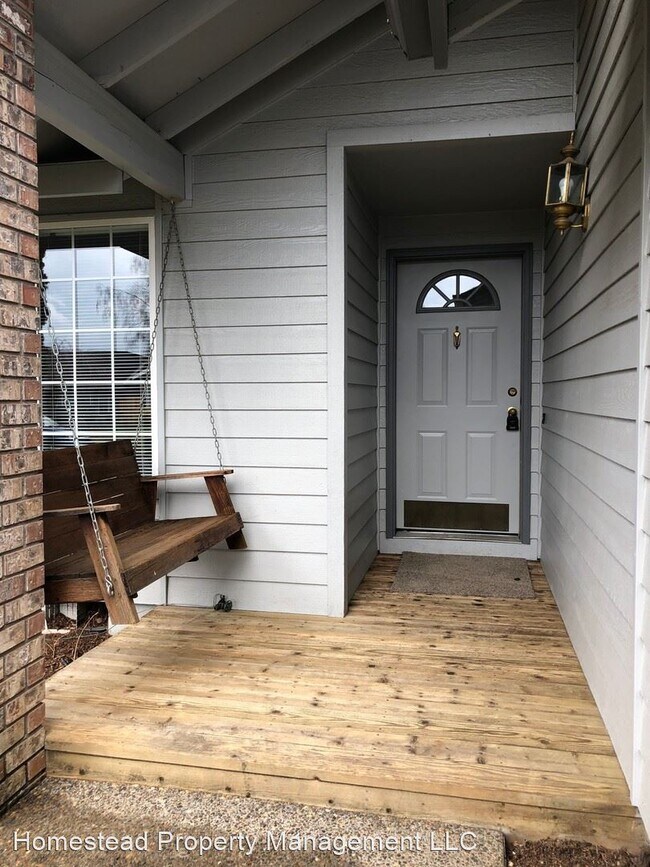 Building Photo - 3 br, 2 bath House - 5689 Moonstone Lp. SE