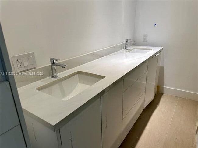 Foto del edificio - 881 Ocean Dr