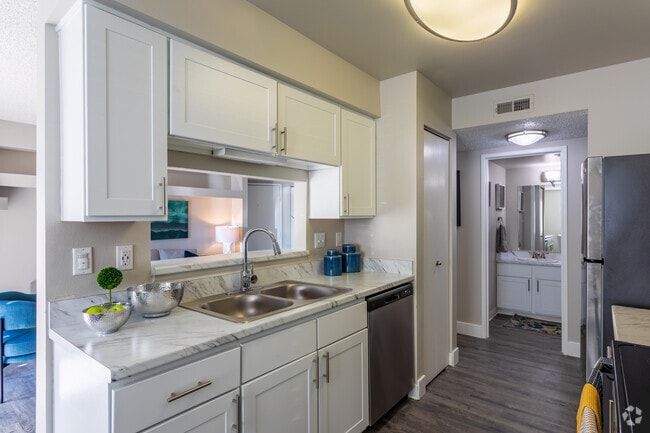 1BR, 1BA - 737SF - Whispering Hills
