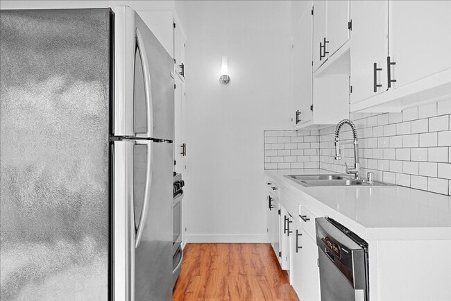 Building Photo - 6114 Cahuenga Blvd