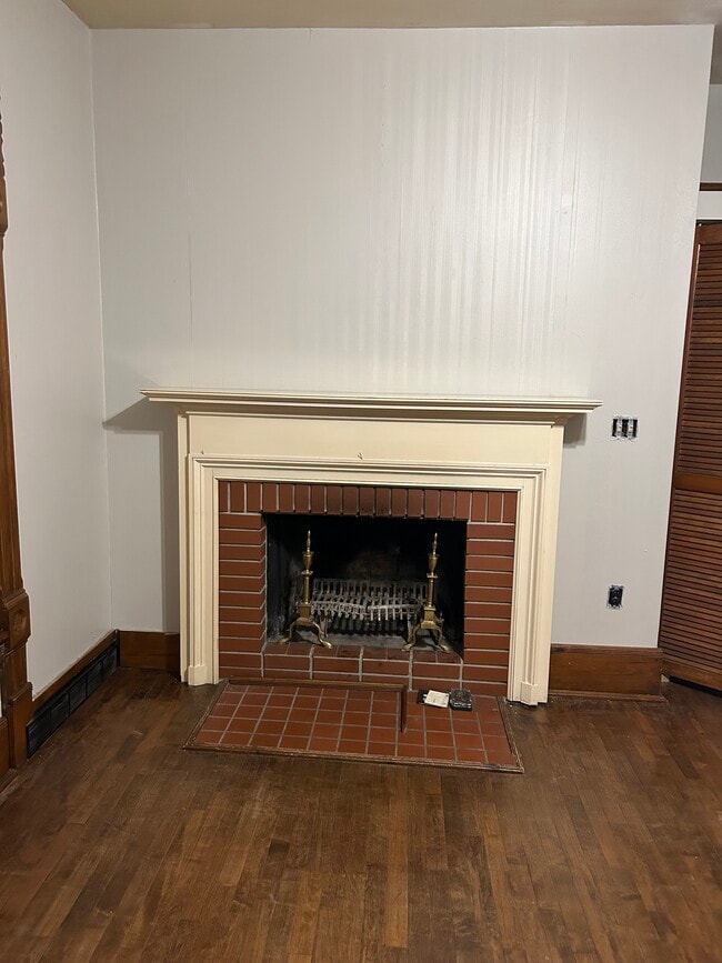 fireplace in 1st floor bedroom - 417 Nicolet Blvd