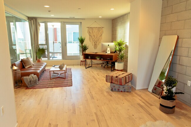 Photo - 3450 Cahuenga Blvd W (Los Angeles, CA) Townhome