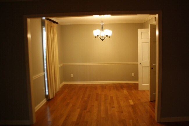 Foto del edificio - 1833 Greensprings Ln