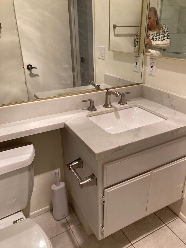 Foto del edificio - 21500 Califa St