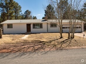 Building Photo - 407 Woodland Dr