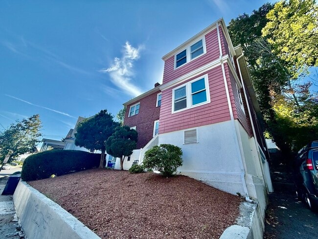 Foto del edificio - 62 Algonquin Rd