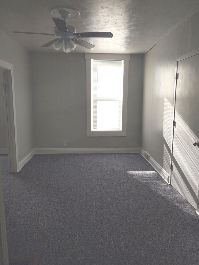 2815 Elizabeth Ave Unit 2, Zion, IL 60099 Condo for Rent in Zion, IL