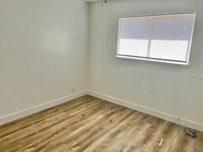 Building Photo - 610 S 200 E