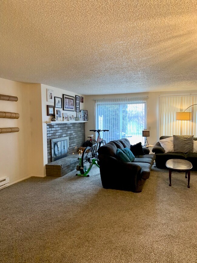 Building Photo - 2653 Siesta Ln