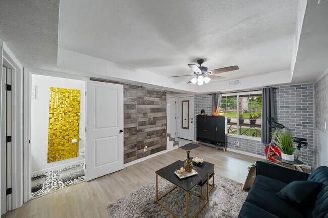 Building Photo - 3 Bedroom Townhome With Fenced Yard and 1 Car Garage