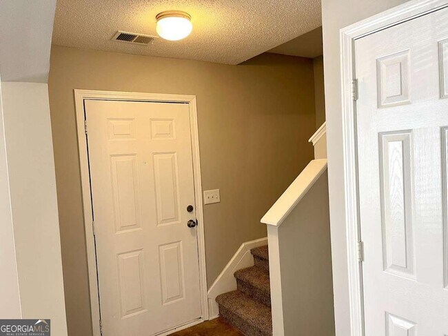 Foto del edificio - 7104 Merrywood Dr