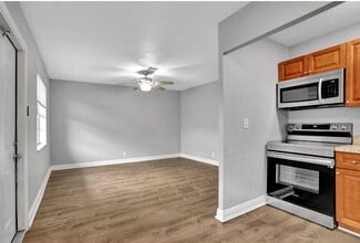 Building Photo - 240 SE 9th Ave