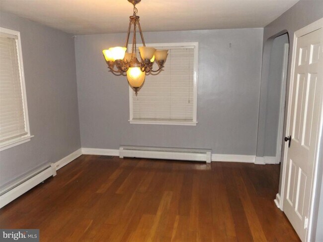 Foto del edificio - 2584 Bristol Rd