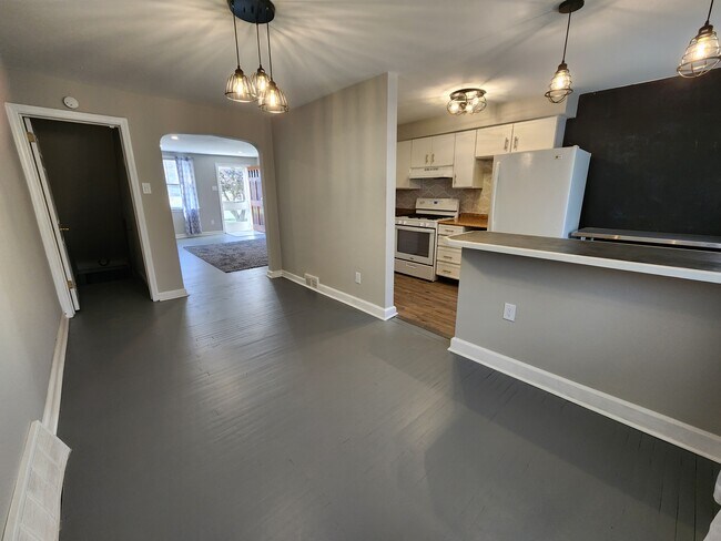 DR - 823 Crescent Dr